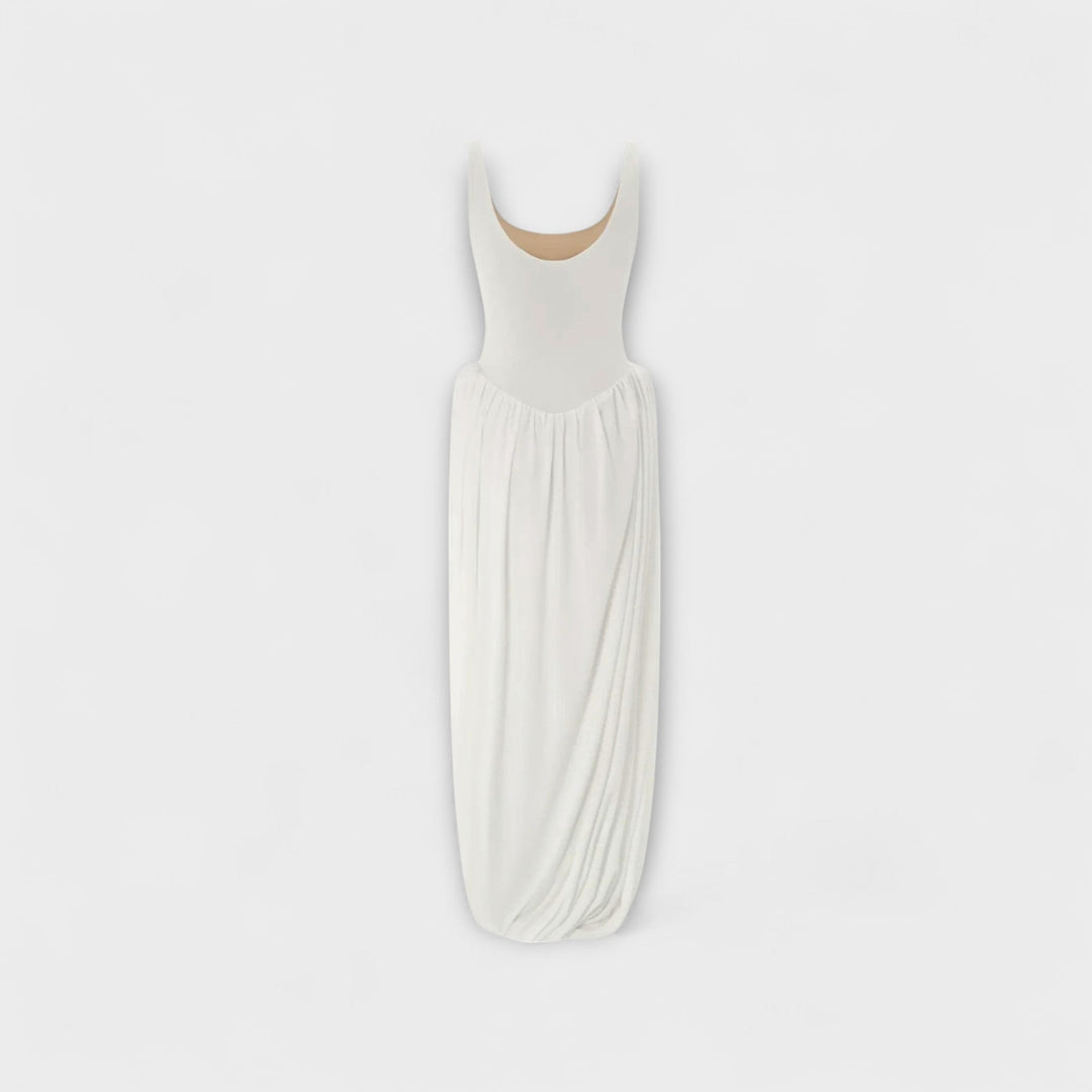 Nicole | Drapiertes Maxikleid mit skulpturalem Rock und seitlichem Schlitz