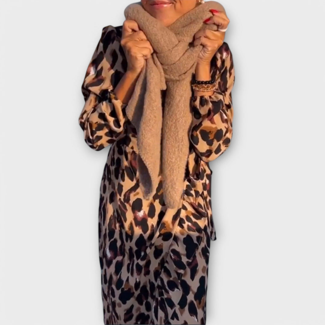 Dilara | Lässiges Leopardenmuster-Kleid mit V-Ausschnitt
