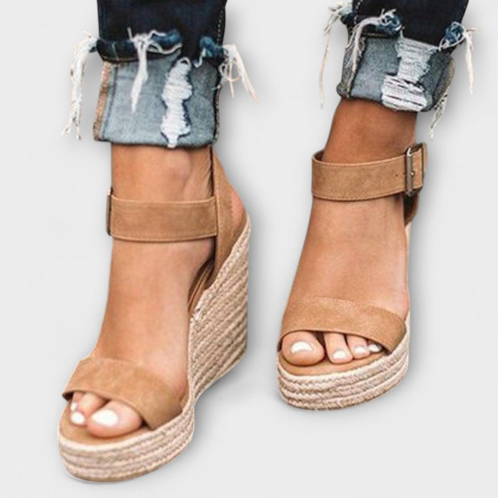 Selina | Stilvolle Damenschuhe mit Gürtel