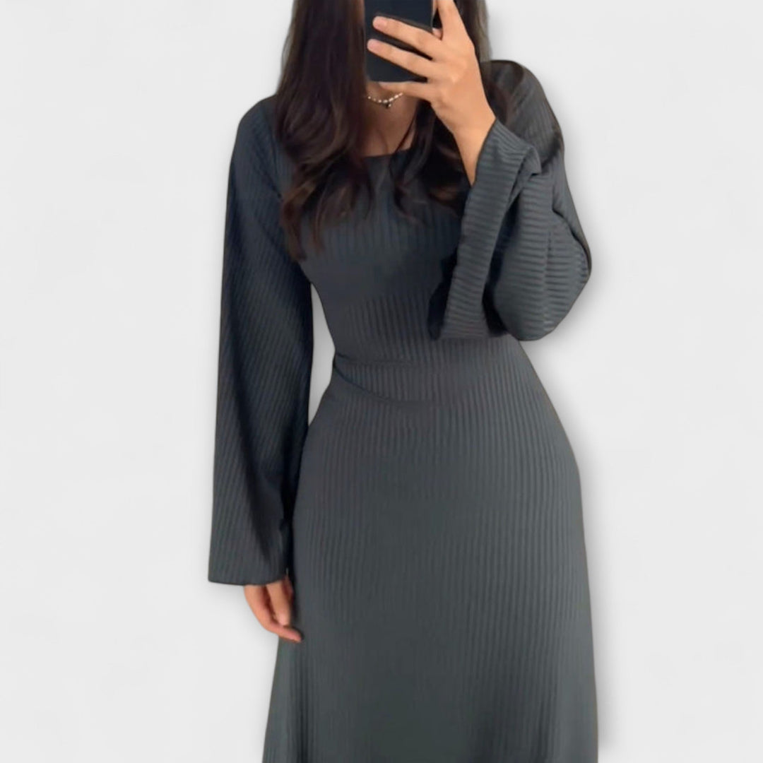 Birgit | Schickes Strickkleid mit Taillendetail