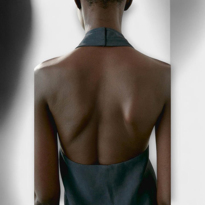 Hanna | Blauer Halter Neck Top mit Rückenausschnitt