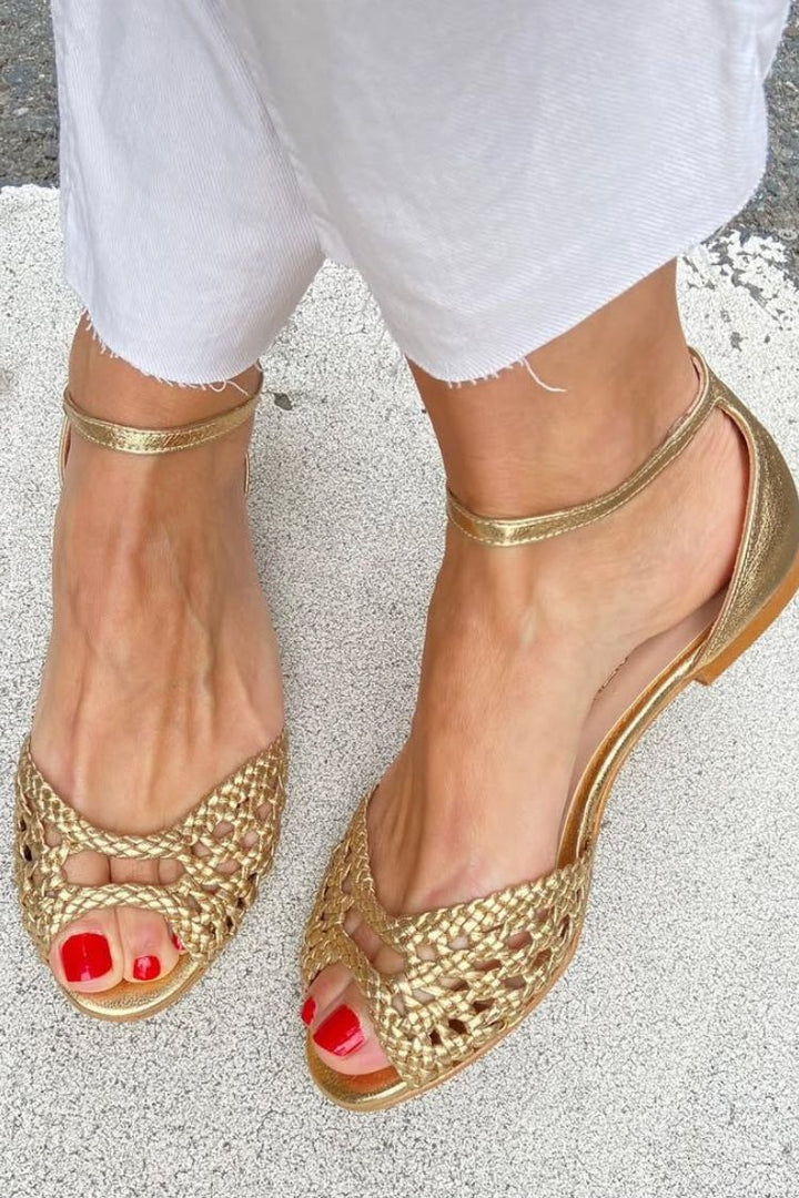 Ottilie | Goldene Sandalen mit Flechtdesign