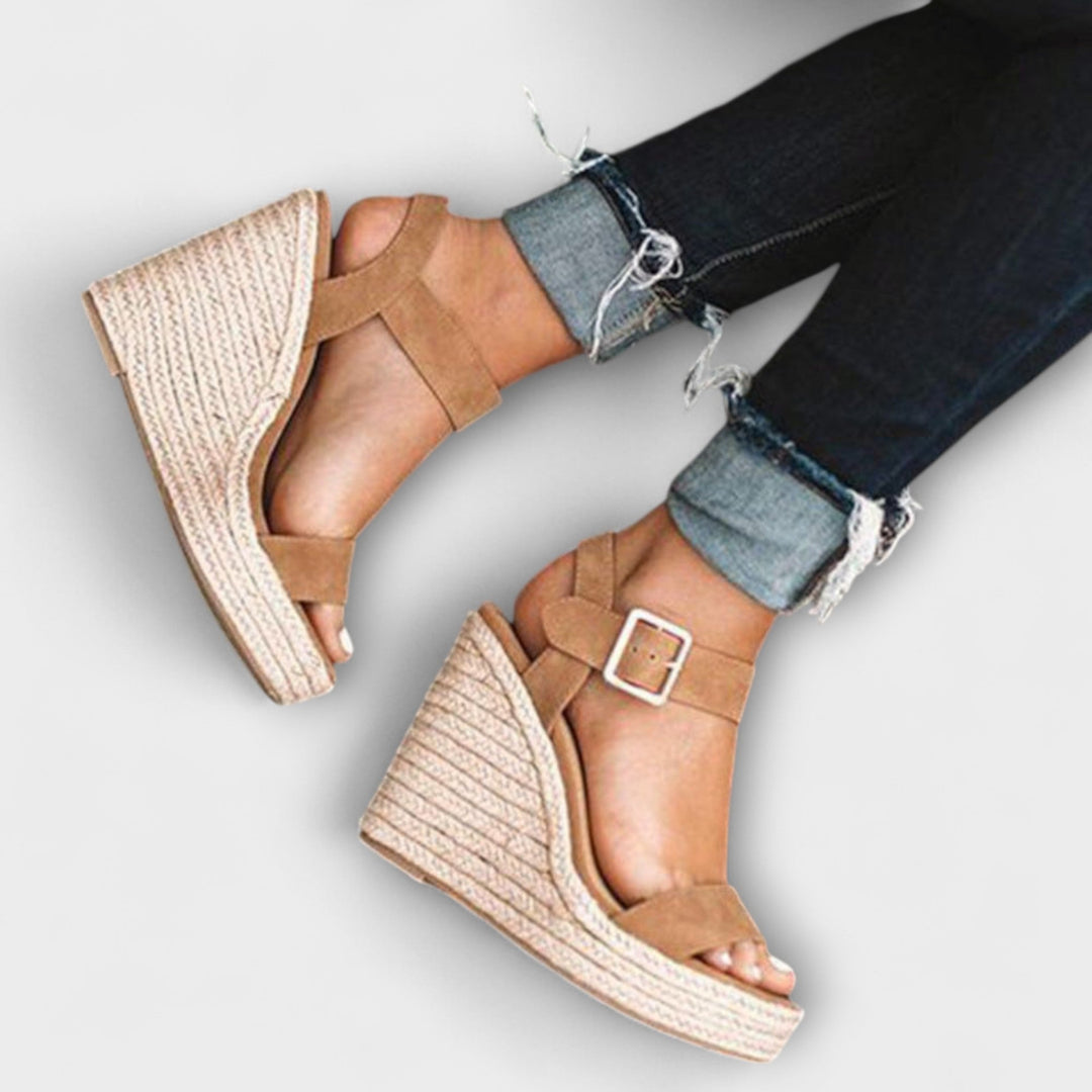 Selina | Stilvolle Damenschuhe mit Gürtel