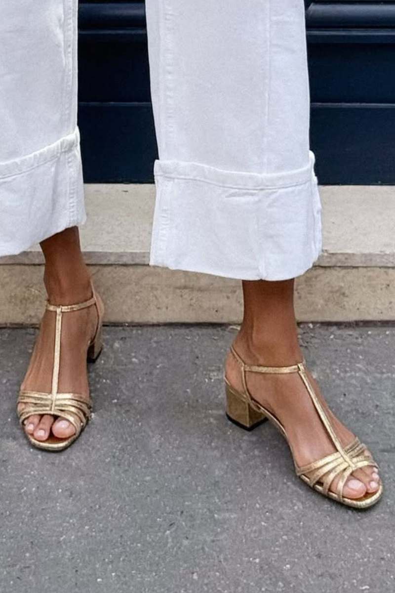Maja | Goldene Alltagssandaletten