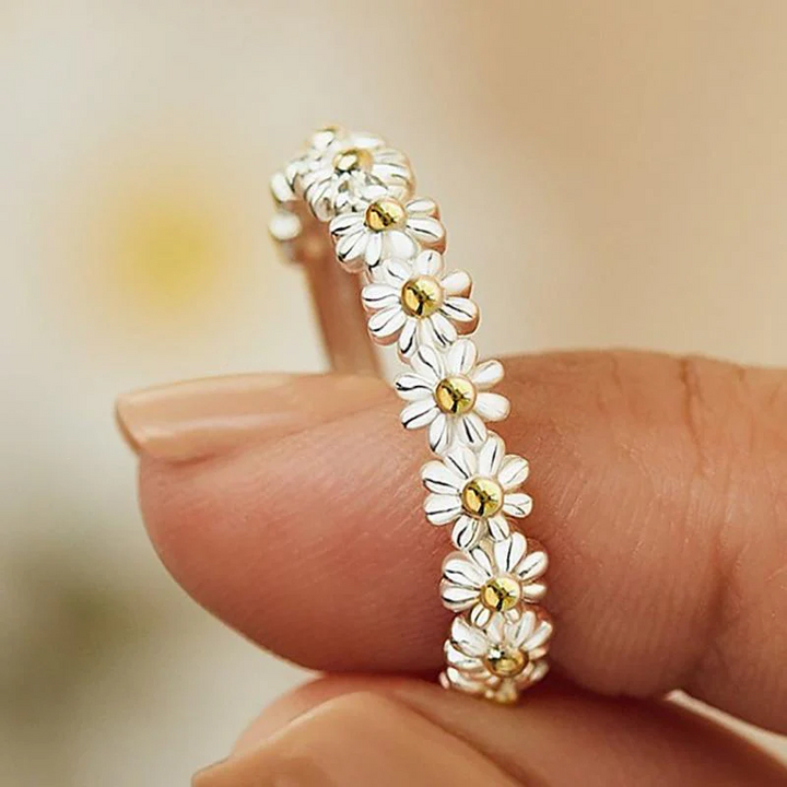 Merle | Verstellbarer Ring aus Silber und handbemaltem Emaille mit Gänseblümchen