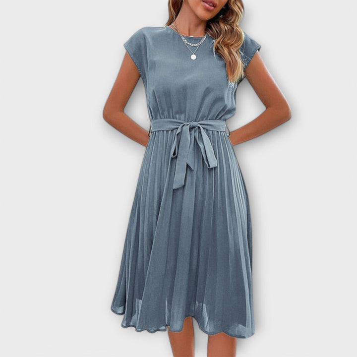 Clara | Kurzarm, gefältete, lässige Midikleid