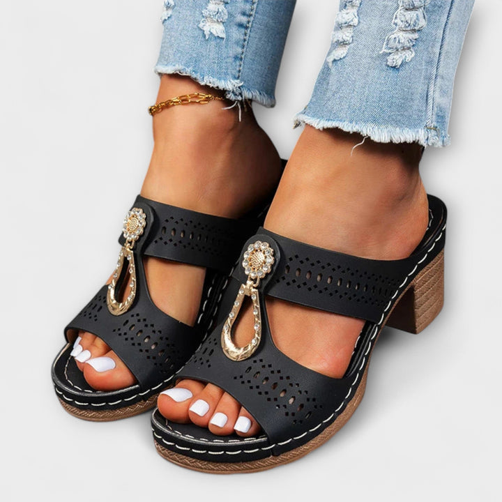 Therese | Stilvolle und Bequeme Orthopädische Sandalen
