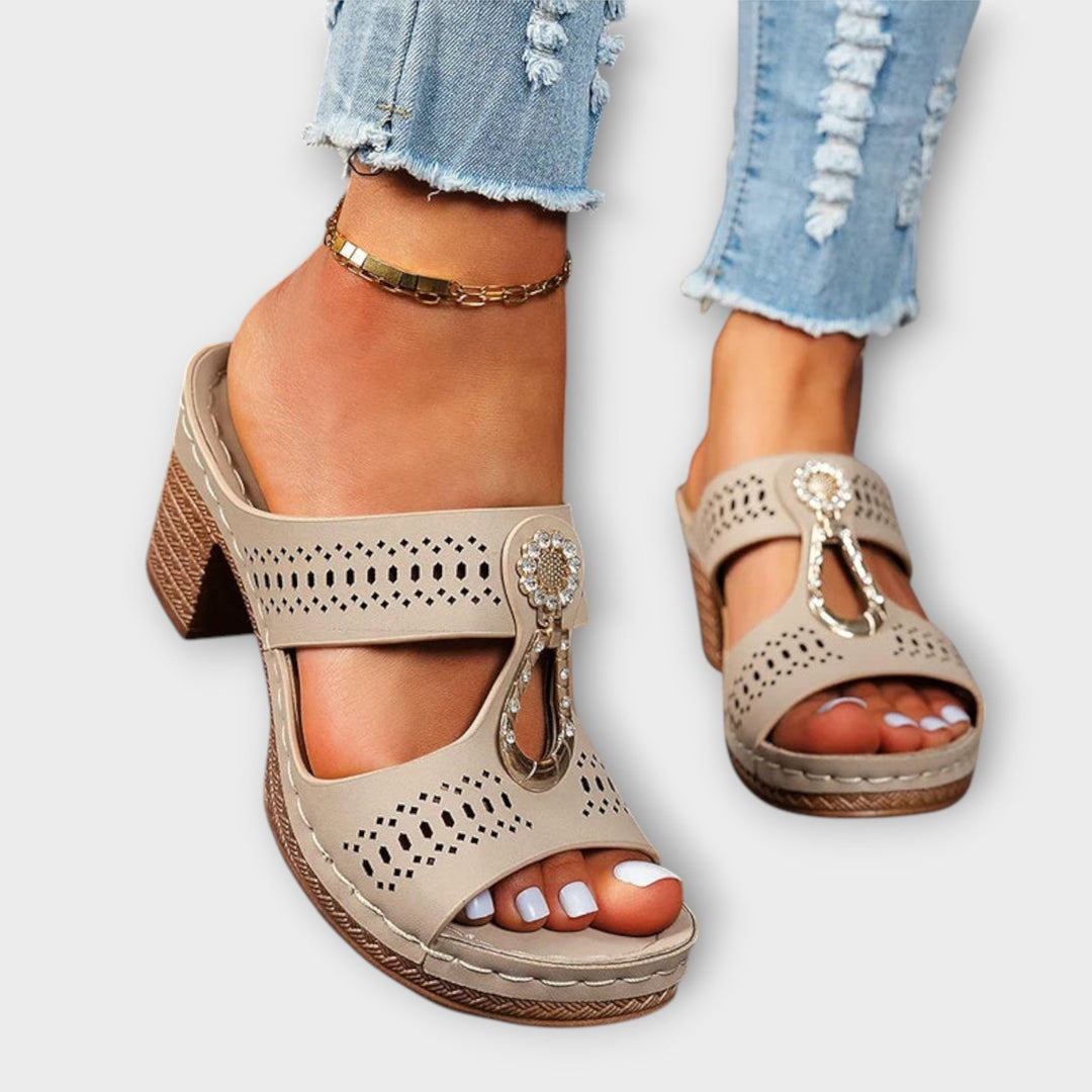 Therese | Stilvolle und Bequeme Orthopädische Sandalen