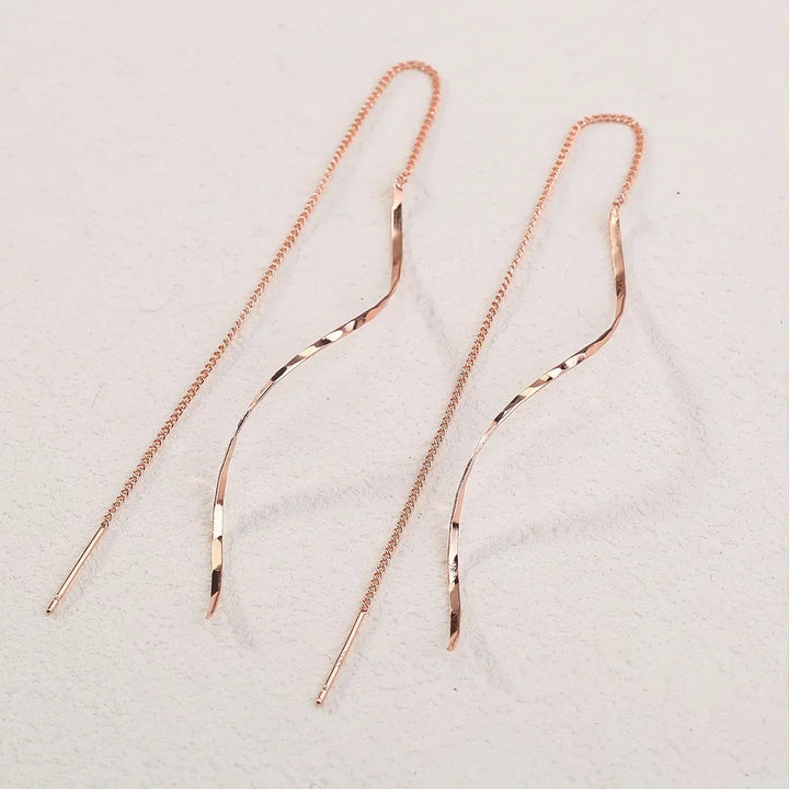 Sylvia | Lange Ohrringe mit Gewelltem Design