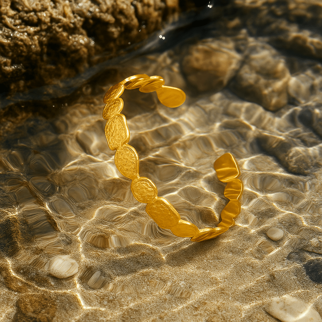 Lia | Goldene Sandreflexe