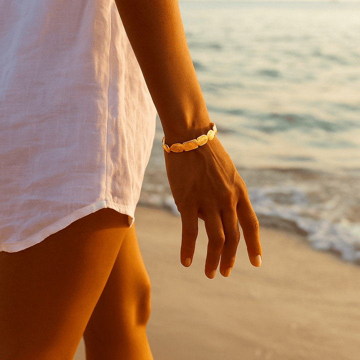 Lia | Goldene Sandreflexe