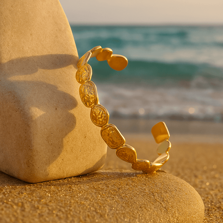 Lia | Goldene Sandreflexe