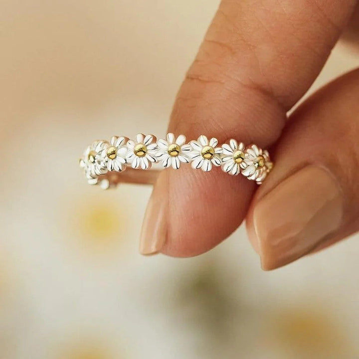 Judith | Verstellbarer Ring mit handgemaltem Gänseblümchen
