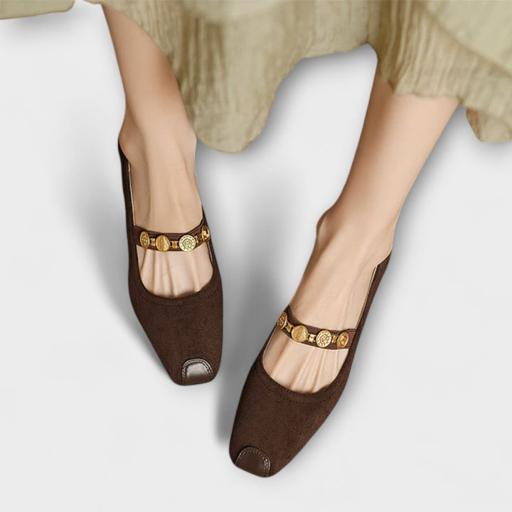 Evelyn | Klobige Absätze mit Metallmünze