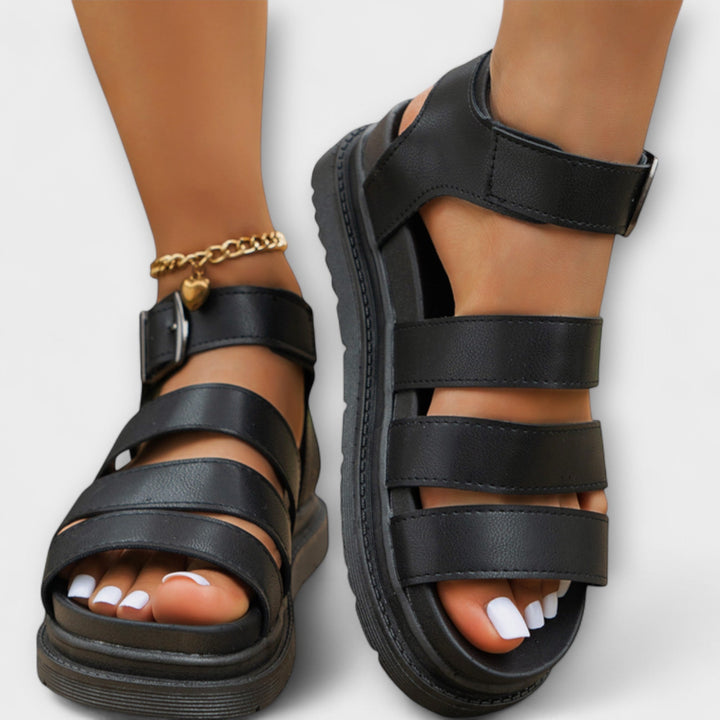 Yvonne | Sandalen mit mehreren Riemen und Schnalle